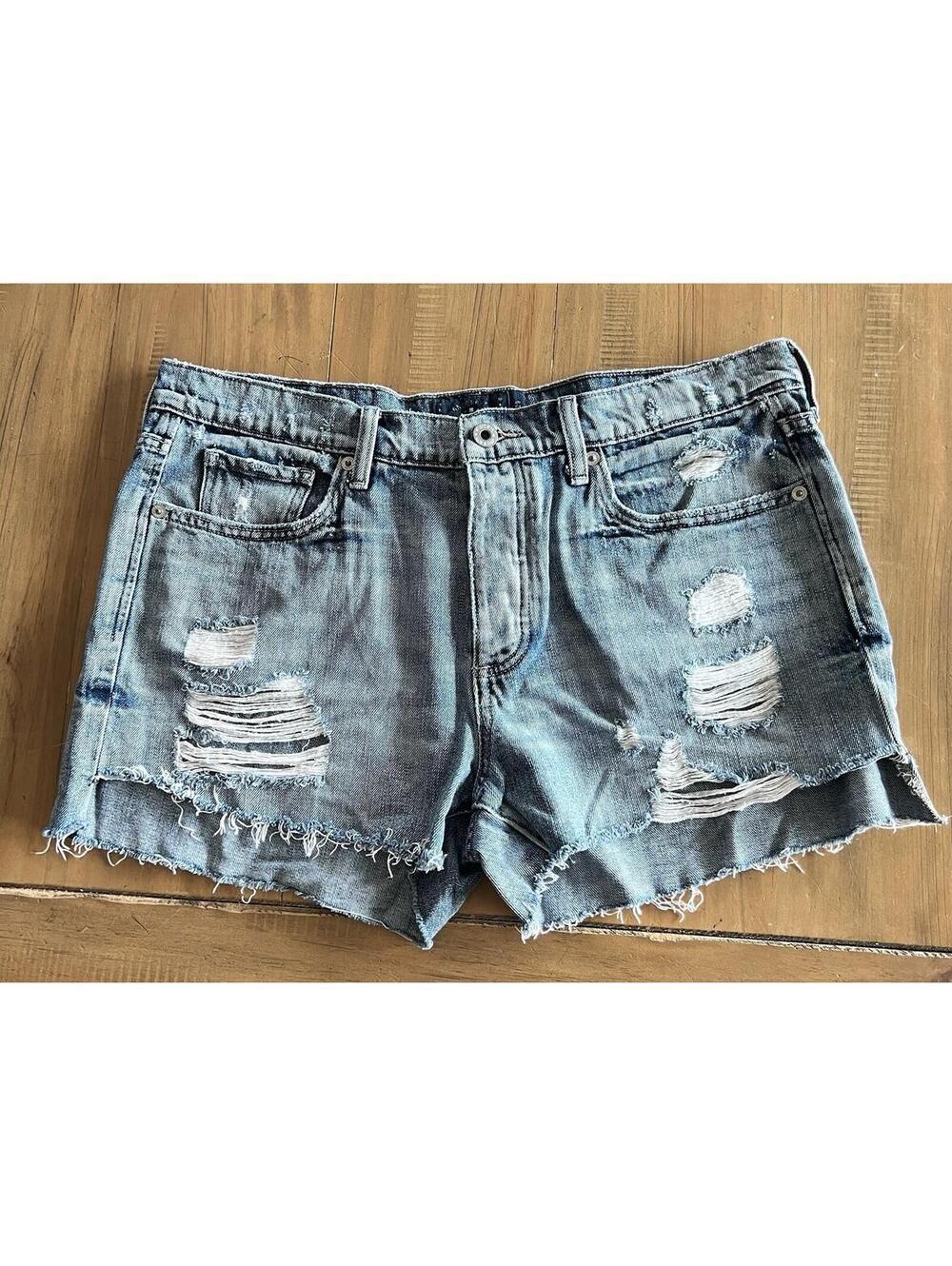 Lucky Brand The Boyfriend Short Women’s 8/29 Light Wash Distressed Cut Off Denim